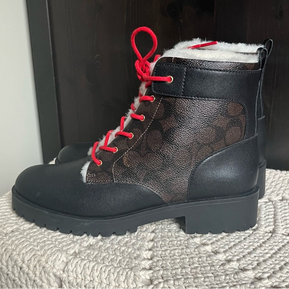 NWT Coach Lorraine Bootie In Signature Canvas and faux shearling lining size 9 - Picture 5 of 13